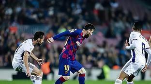 刻表现出超 刻表现出超